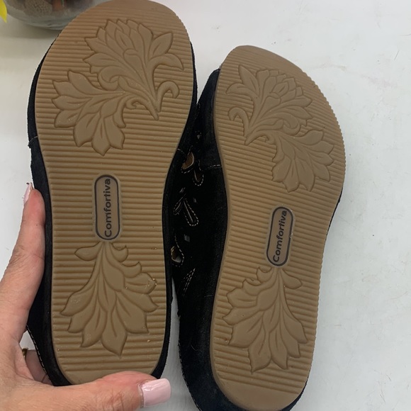 Comfortiva Black Suede slip on cut out sandals with memory foam footbed Size 9.5 - Picture 6 of 9
